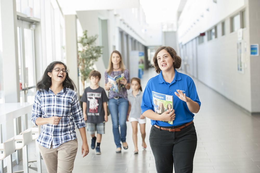 Campus-ambassador-leads-tour-of-M-Building-on-the-Barrie-Campus