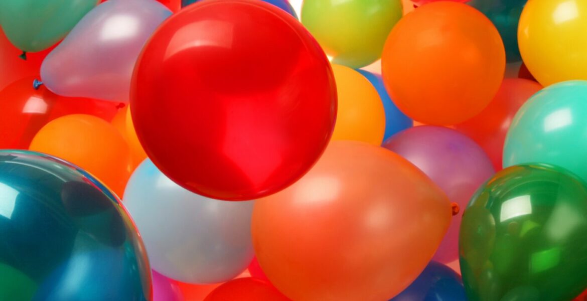 birthday-balloons-1400x933